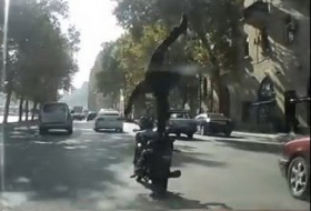 Bakı küçələrində motosikletlə “qaranquş” tryuku  VİDEO